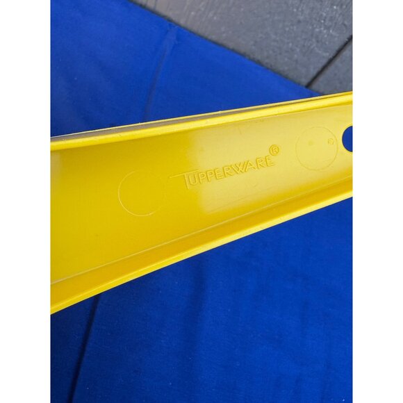 Vintage Tupperware Yellow Plastic Strainer Colander Handle Double Spout Kitchen - Picture 6 of 7